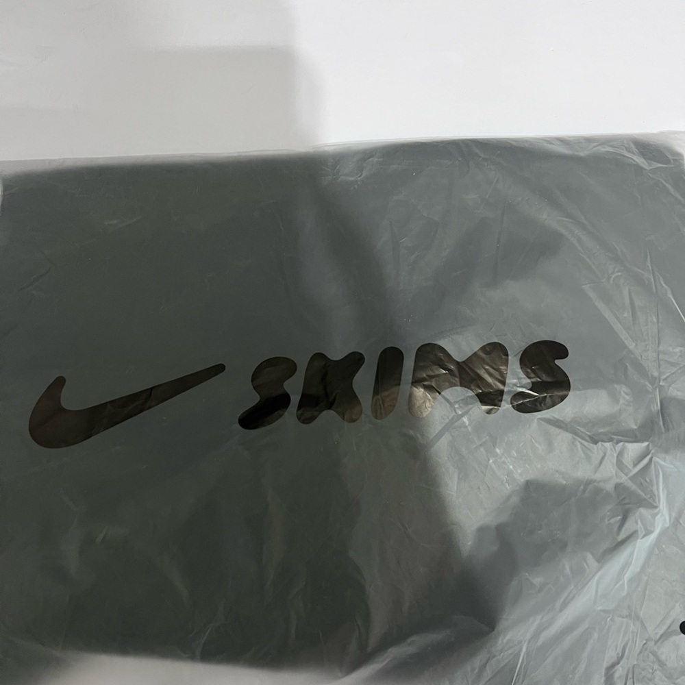 NikeSKIMS Matte Women's High-Waisted 26" Leggings medium - Picture 2 of 16